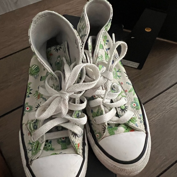 Converse - Picture 2 of 3